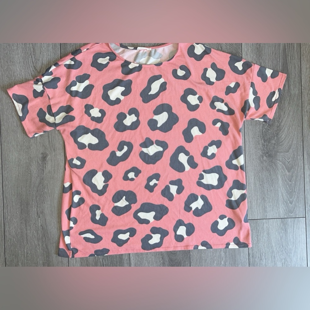 Reb In J 220 Women’s Short Sleeved Animal Print Shirt Size XL Pink Gray Soft EUC